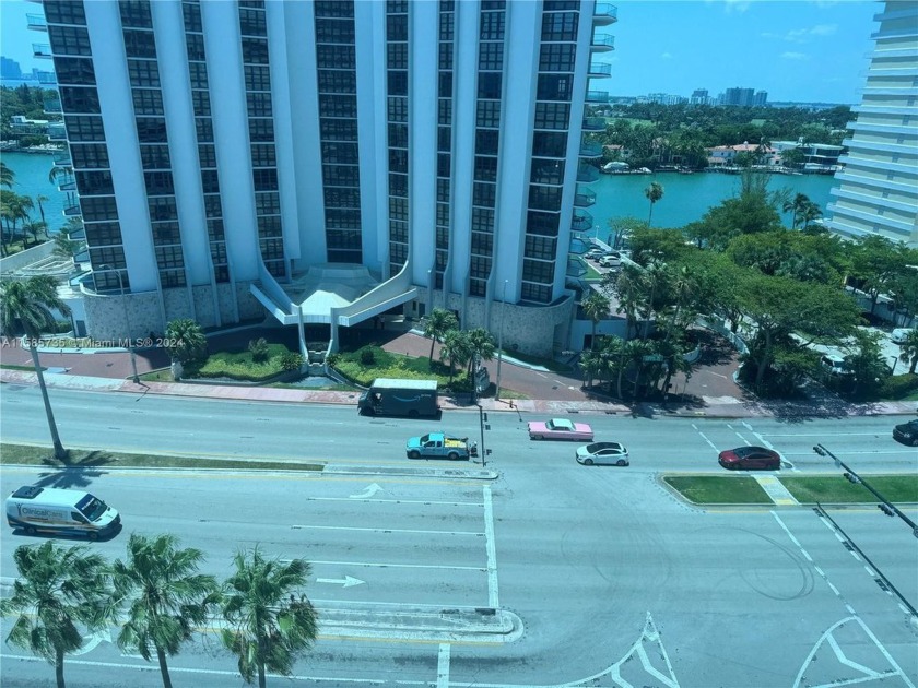 STUDIO ON THE MILLONAIRE ROW!! , EXCELLENT FOR INVESTORS - Beach Condo for sale in Miami Beach, Florida on Beachhouse.com