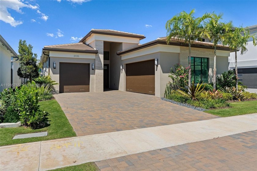 21135 Tangelo Tree Drive presents a rarely available, fully - Beach Home for sale in Boca Raton, Florida on Beachhouse.com