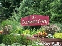 Welcome to resort living in the desirable Oceanside Cove!!! This - Beach Townhome/Townhouse for sale in Oceanside, New York on Beachhouse.com