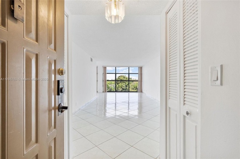 This spacious and bright unit has just been freshly painted and - Beach Condo for sale in Hallandale Beach, Florida on Beachhouse.com