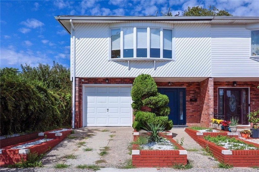 Welcome to this stunning, freshly renovated large single-family - Beach Home for sale in Brooklyn, New York on Beachhouse.com