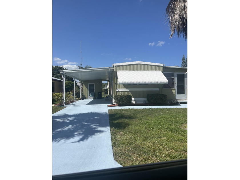 2/1 Mobile home in beautiful Spanish Lakes. Updated kitchen - Beach Home for sale in Port Saint Lucie, Florida on Beachhouse.com