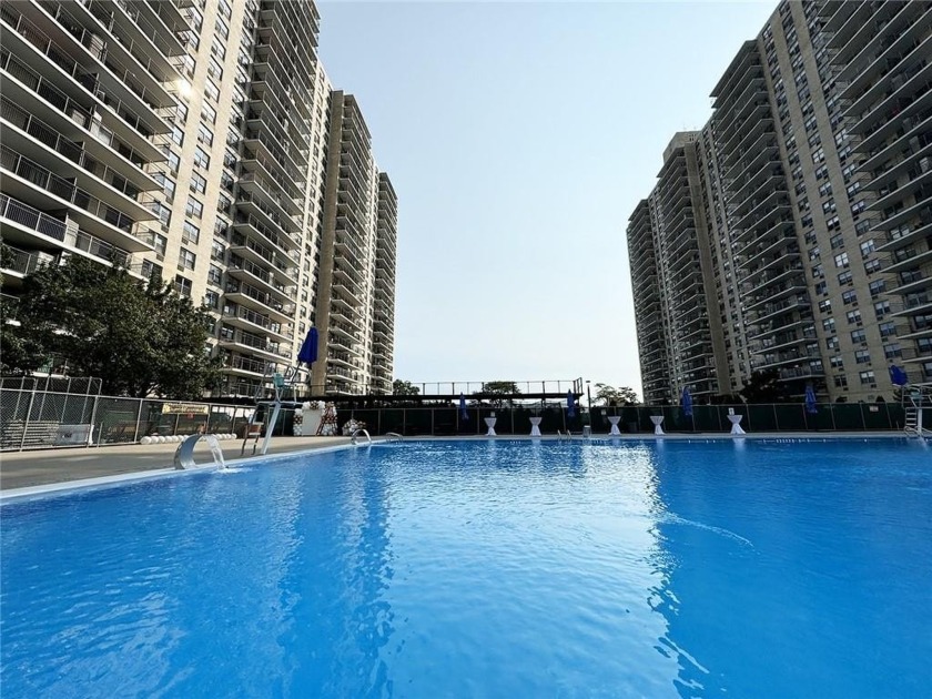 Brightwater Towers Condo: exquisite 2-Bedroom Condo with - Beach Condo for sale in Brooklyn, New York on Beachhouse.com