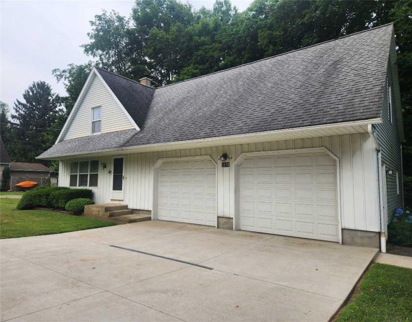 Charming cape-cod minutes away from Avonia Beach, a playground - Beach Home for sale in Fairview, Pennsylvania on Beachhouse.com