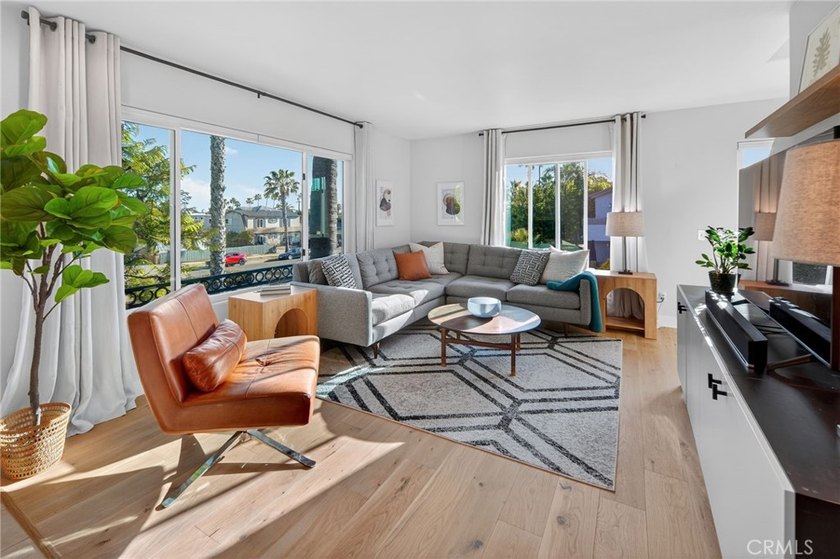 Welcome to your beach townhouse with a private garage and - Beach Townhome/Townhouse for sale in San Diego, California on Beachhouse.com