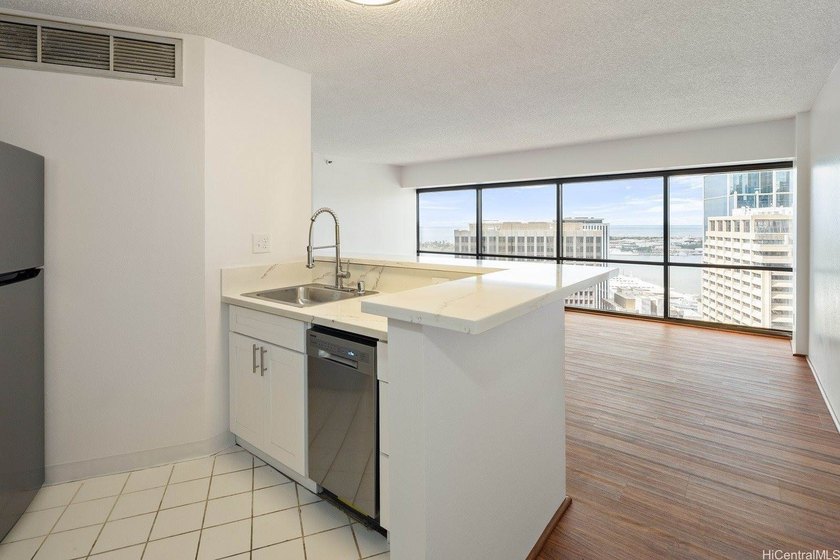 You will appreciate this centrally located 1 bedroom 1 bathroom - Beach Condo for sale in Honolulu, Hawaii on Beachhouse.com