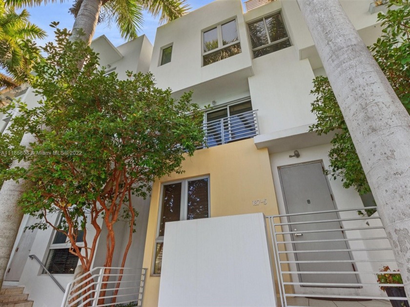Gorgeous 3 bed, 3 1/2 bath, 4-story townhouse w/2 rooftop decks - Beach Townhome/Townhouse for sale in Miami  Beach, Florida on Beachhouse.com