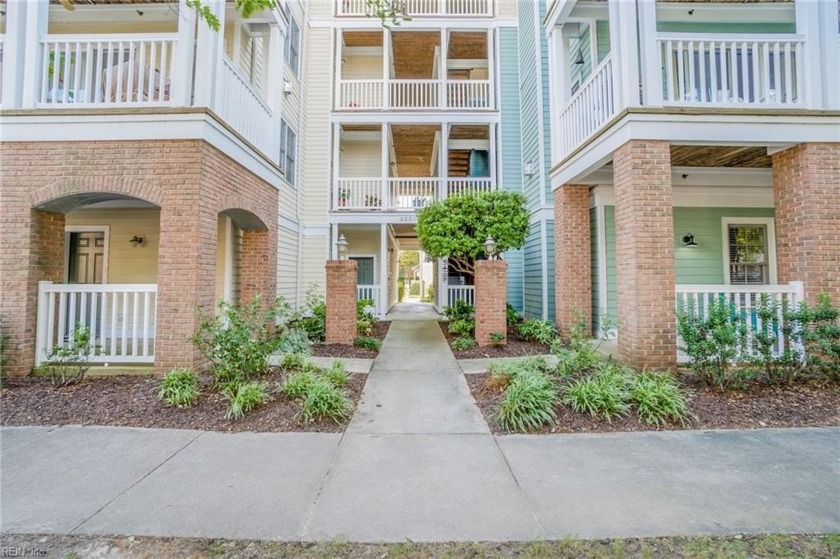 Huge condo in sought-after Harbor Walk! 3 bedrooms with the - Beach Condo for sale in Norfolk, Virginia on Beachhouse.com