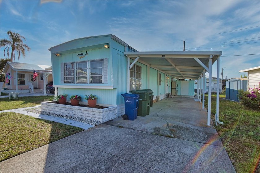 Escape the cold and enjoy the Florida coastal lifestyle! This - Beach Home for sale in Englewood, Florida on Beachhouse.com