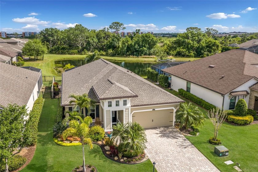 Under contract-accepting backup offers. Welcome to an inviting 3 - Beach Home for sale in Bradenton, Florida on Beachhouse.com