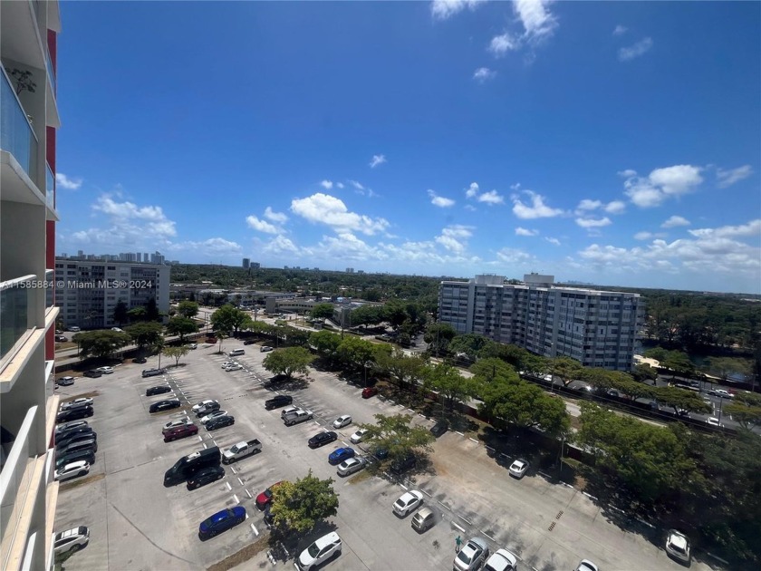 TOTALLY RENOVATED UNIT!!!   OWNER FINANCE ! 30 %DOWN. INTEREST - Beach Condo for sale in Miami, Florida on Beachhouse.com