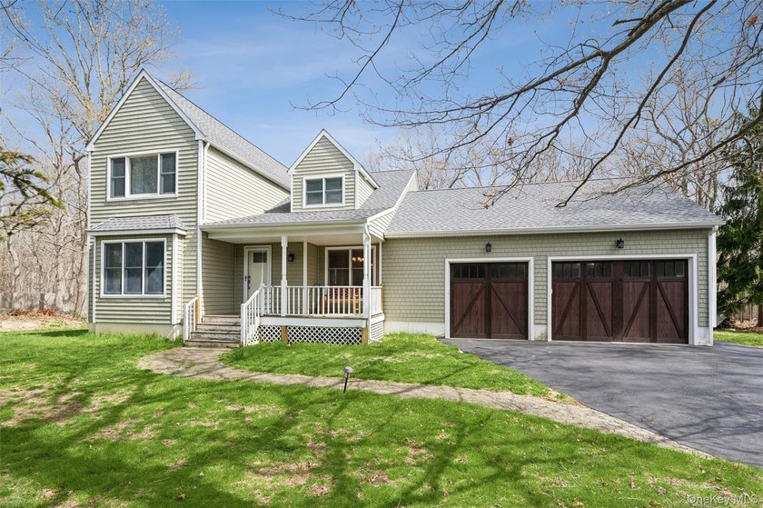 Set on a private flag lot in the Longtree Pond community, 77 - Beach Home for sale in Eastport, New York on Beachhouse.com