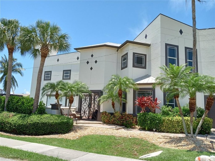 BEAUTIFUL CUSTOM 5BDRM HEATED POOL HOME WITH OUTSIDE AUTHENTIC - Beach Home for sale in Naples, Florida on Beachhouse.com