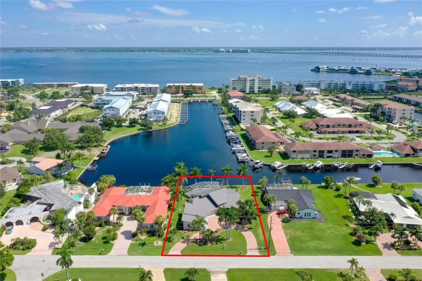 Short Sale. Welcome to 1520 Columbian Dr., a true boater's - Beach Home for sale in Punta Gorda, Florida on Beachhouse.com