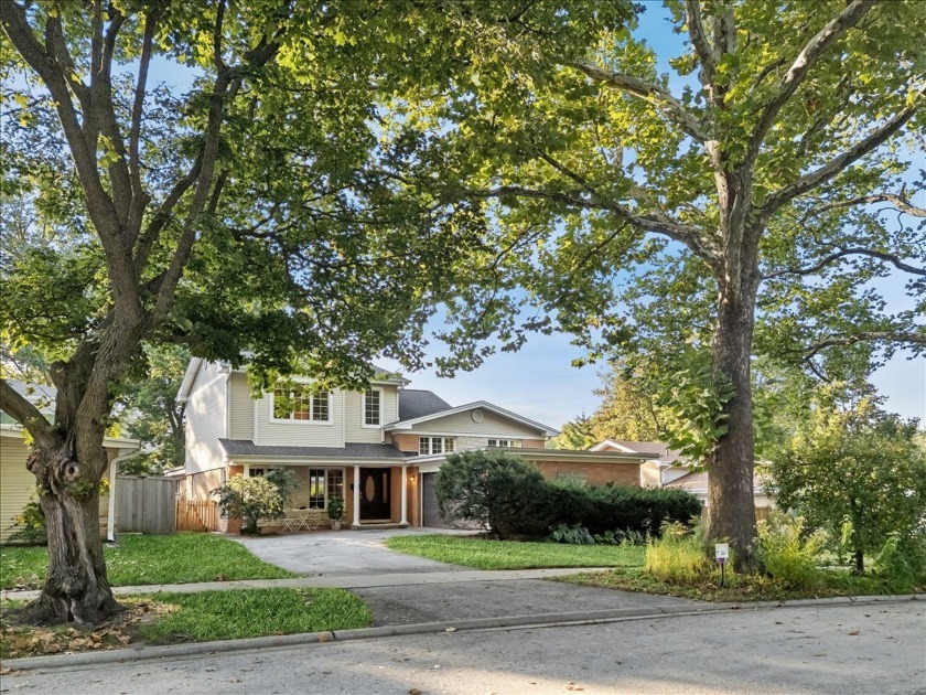 Discover 335 Vine St, a move- in ready, elegant and stylish home - Beach Home for sale in Wilmette, Illinois on Beachhouse.com