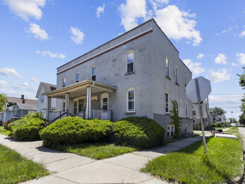 This multi family property located in Kenosha is screaming - Beach Apartment Building for sale in Kenosha, Wisconsin on Beachhouse.com