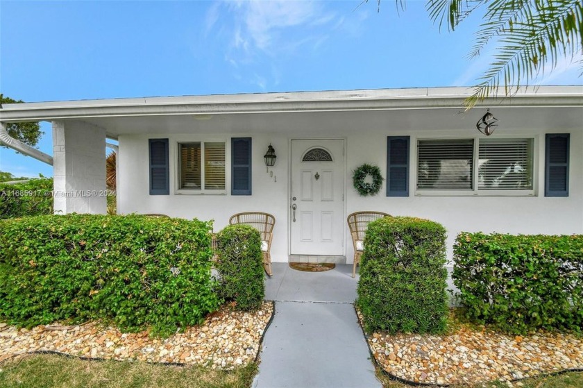 Welcome home to this cozy and bright corner villa condo in the - Beach Home for sale in Boynton Beach, Florida on Beachhouse.com