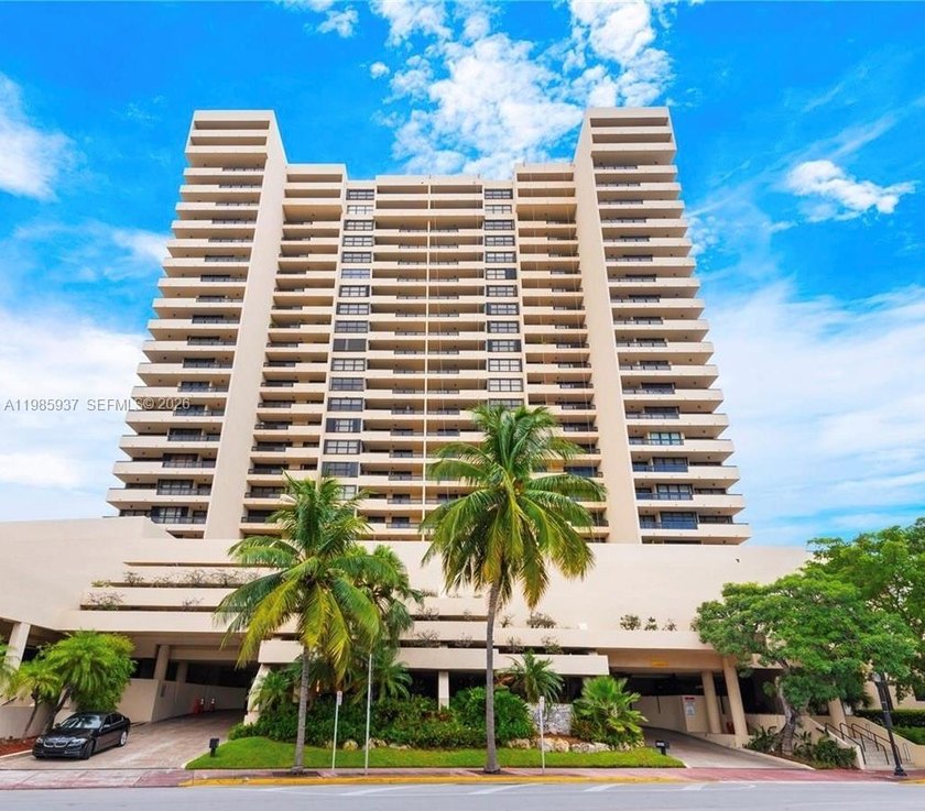 Amazing views from this 2 bed 2 bath corner unit on the top - Beach Condo for sale in Miami Beach, Florida on Beachhouse.com