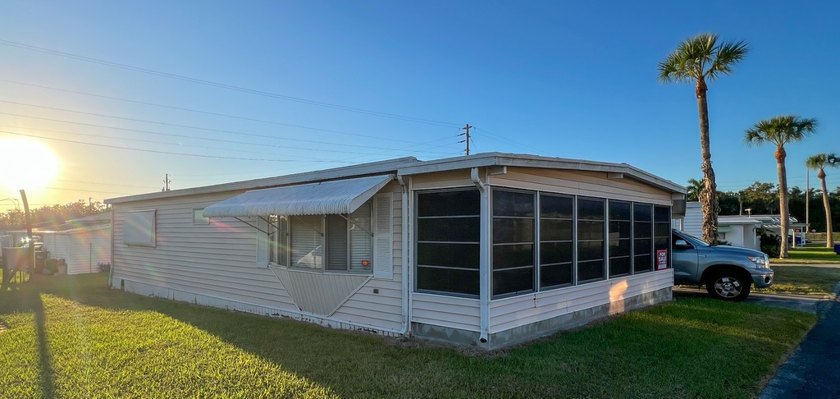 Beautifully renovated double wide 2/1 in a clean riverfront 55+ - Beach Home for sale in Ellenton, Florida on Beachhouse.com