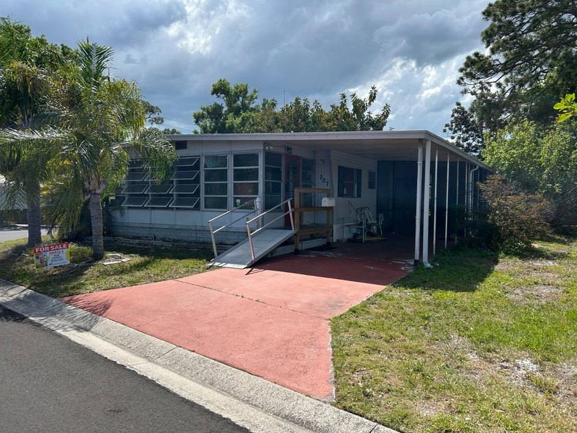 Imagine waking up every morning to stunning full lake views - Beach Home for sale in Largo, Florida on Beachhouse.com