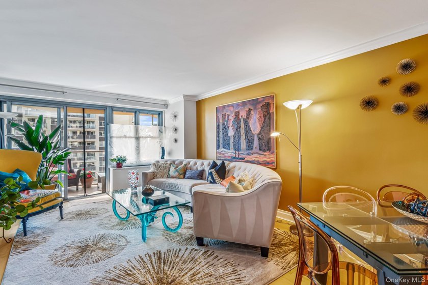 Luxury top-floor residence located in the beautiful Bay Terrace - Beach Home for sale in Bayside, New York on Beachhouse.com