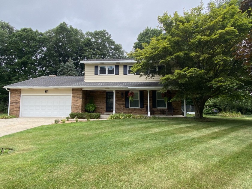 Welcome to this 4 bedroom 2.5 bathroom home in desirable Spring - Beach Home for sale in Whitehall, Michigan on Beachhouse.com