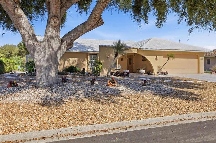 Life feels a little slower--and a lot more enjoyable when you - Beach Home for sale in Englewood, Florida on Beachhouse.com