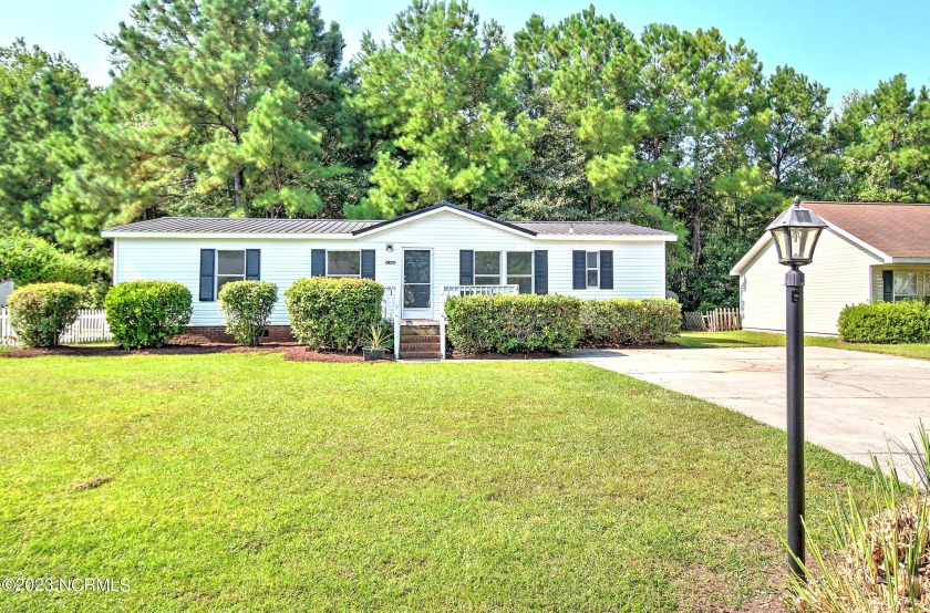 Refreshed and Back on the Market! This 3 bedroom home is - Beach Home for sale in Shallotte, North Carolina on Beachhouse.com