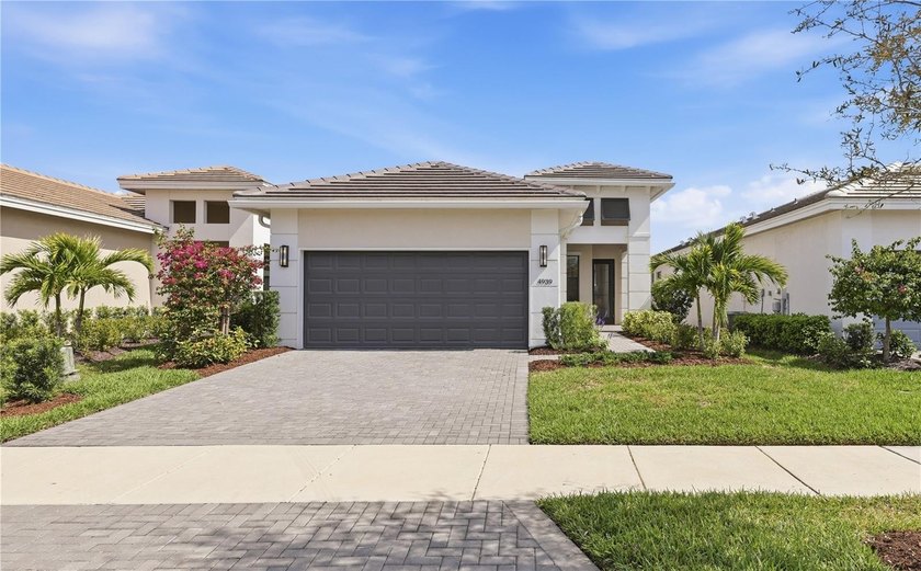 Welcome to effortless Florida living in the highly desirable - Beach Home for sale in Bradenton, Florida on Beachhouse.com