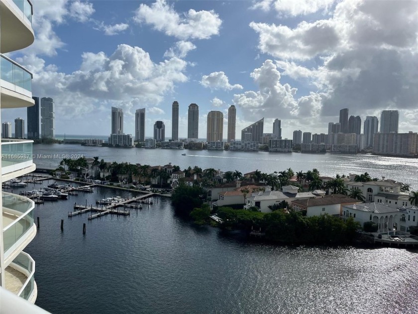 USE YOUR VISION AND MAKE THIS WONDERFUL LARGE 3 BEDROOM/ 3.5 - Beach Condo for sale in Aventura, Florida on Beachhouse.com