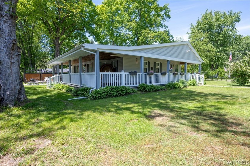 Welcome to the highly sought-after Wide Beach community! - Beach Home for sale in Irving, New York on Beachhouse.com
