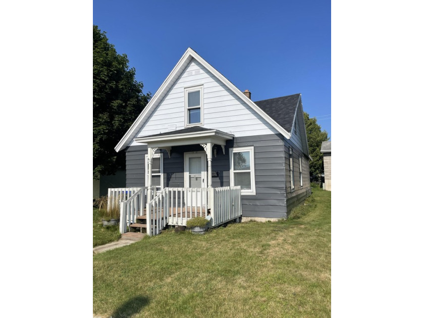 Cute, Recently updated interior of this 2/3 bedroom home in - Beach Home for sale in Algoma, Wisconsin on Beachhouse.com