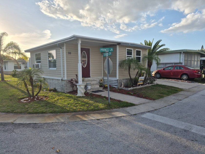 HANDYMAN SPECIAL  Exceptional Granite-Accented Home in Desirable - Beach Home for sale in Largo, Florida on Beachhouse.com