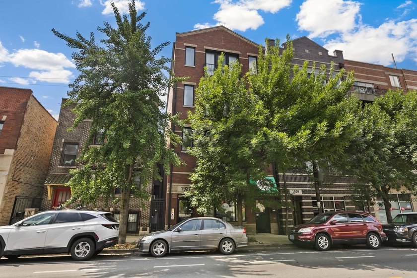 Experience refined city living in this beautifully appointed - Beach Condo for sale in Chicago, Illinois on Beachhouse.com