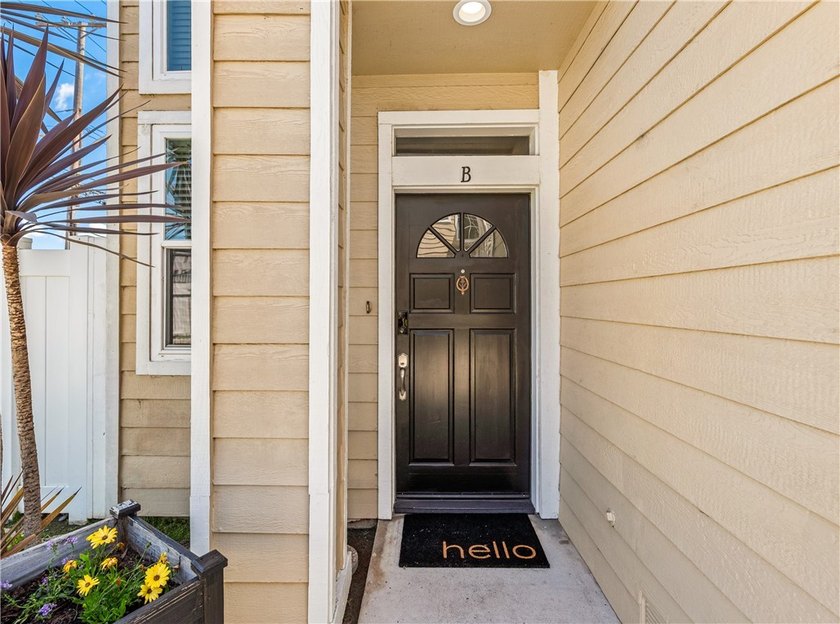 Spacious Westside Costa Mesa condo with the feel of a - Beach Condo for sale in Costa Mesa, California on Beachhouse.com