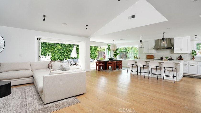 Situated on an expansive 10,000-square-foot lot at the end of a - Beach Home for sale in Newport Beach, California on Beachhouse.com