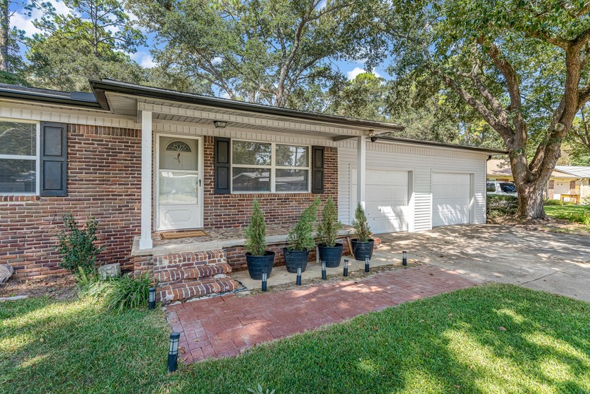 AFFORDABLE and MOVE- IN READY! Don't miss this home with the - Beach Home for sale in Fort Walton Beach, Florida on Beachhouse.com