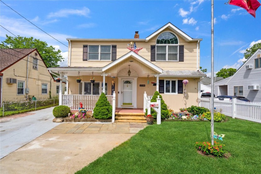 Been searching for a home in South Wantagh? This expanded cape - Beach Home for sale in Wantagh, New York on Beachhouse.com