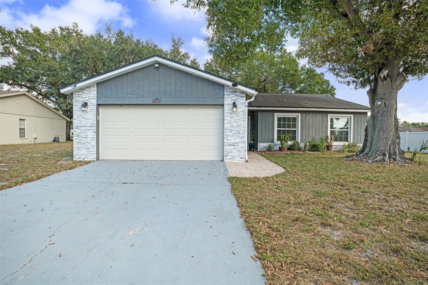 Welcome to elegance and comfort in this charming corner lot - Beach Home for sale in Riverview, Florida on Beachhouse.com