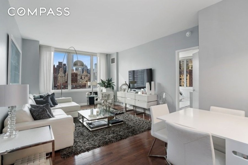 A rare split two bedroom / two bathroom at the Charleston. The - Beach Condo for sale in New York, New York on Beachhouse.com