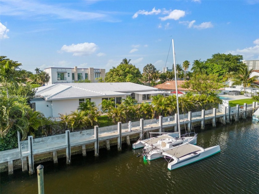 Boater`s paradise! Beautifully renovated, Spacious 3 Bedroom - Beach Home for sale in Fort Lauderdale, Florida on Beachhouse.com