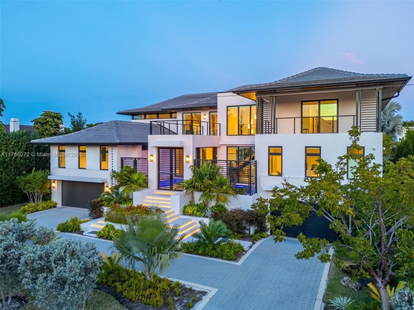 Spectacular new waterfront estate in the exclusive guard-gated - Beach Home for sale in Coral Gables, Florida on Beachhouse.com