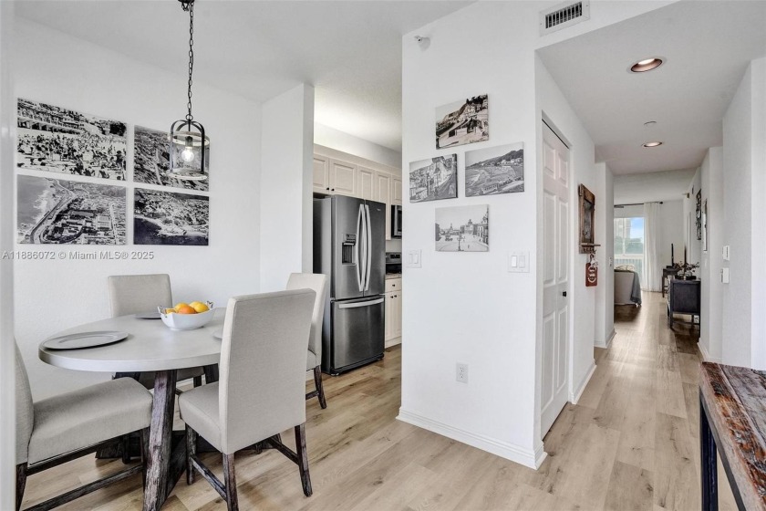 Pristine, updated condo located on third floor with beautiful - Beach Condo for sale in Tamarac, Florida on Beachhouse.com