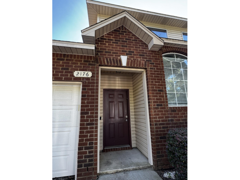 Welcome to this beautifully maintained, contemporary townhome - Beach Townhome/Townhouse for sale in Navarre, Florida on Beachhouse.com