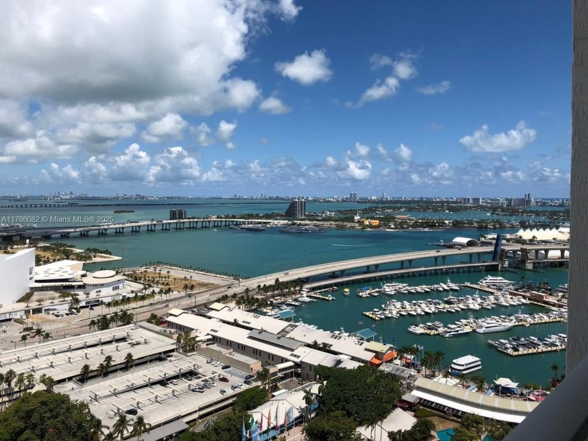 Beautifully decorated furnished Unit . 1 bedroom and 1 bathroom - Beach Condo for sale in Miami, Florida on Beachhouse.com