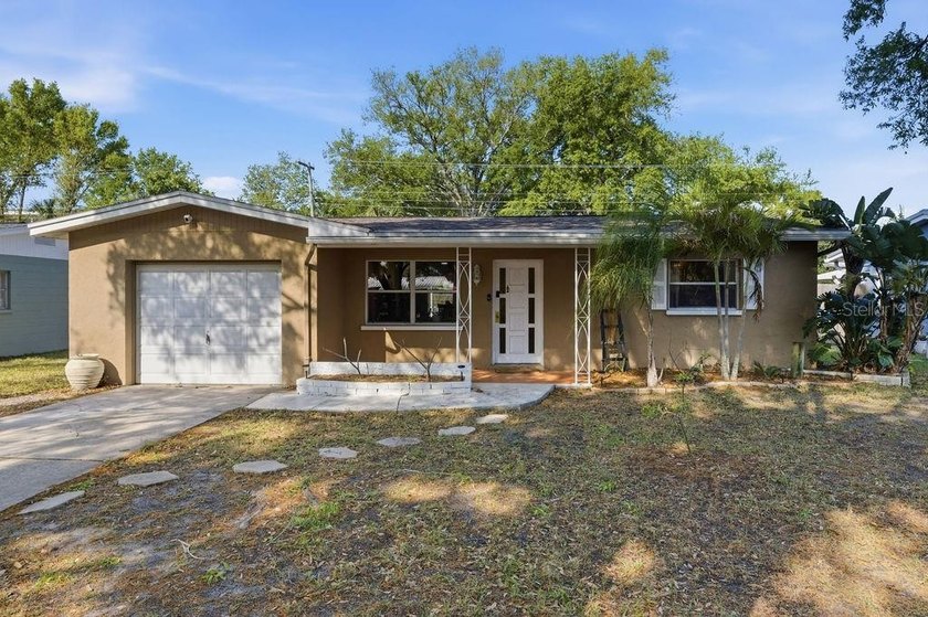 Under contract-accepting backup offers. Welcome to this charming - Beach Home for sale in Seminole, Florida on Beachhouse.com