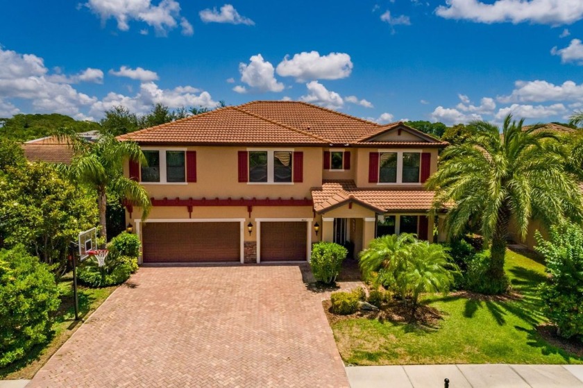 GORGEOUS in GRAND CYPRESS on LAKE TARPON ~ Location, Location - Beach Home for sale in Palm Harbor, Florida on Beachhouse.com
