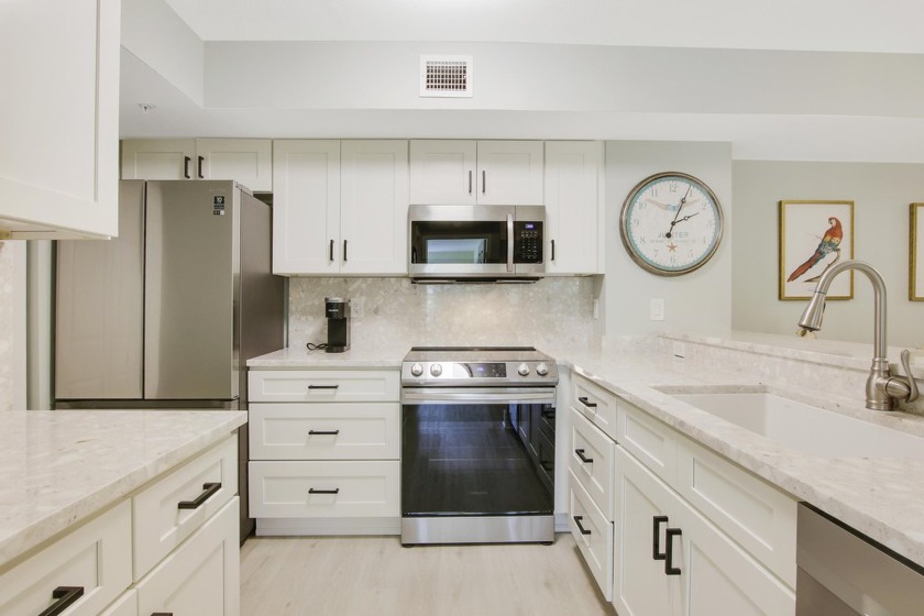You will enter this STRIKING HOME and say WELL DONE! Not a thing - Beach Condo for sale in Tequesta, Florida on Beachhouse.com