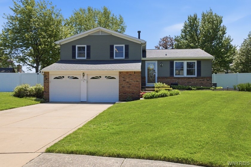 Welcome to 5183 Garden Path in Hamburg! This beautifully - Beach Home for sale in Hamburg, New York on Beachhouse.com