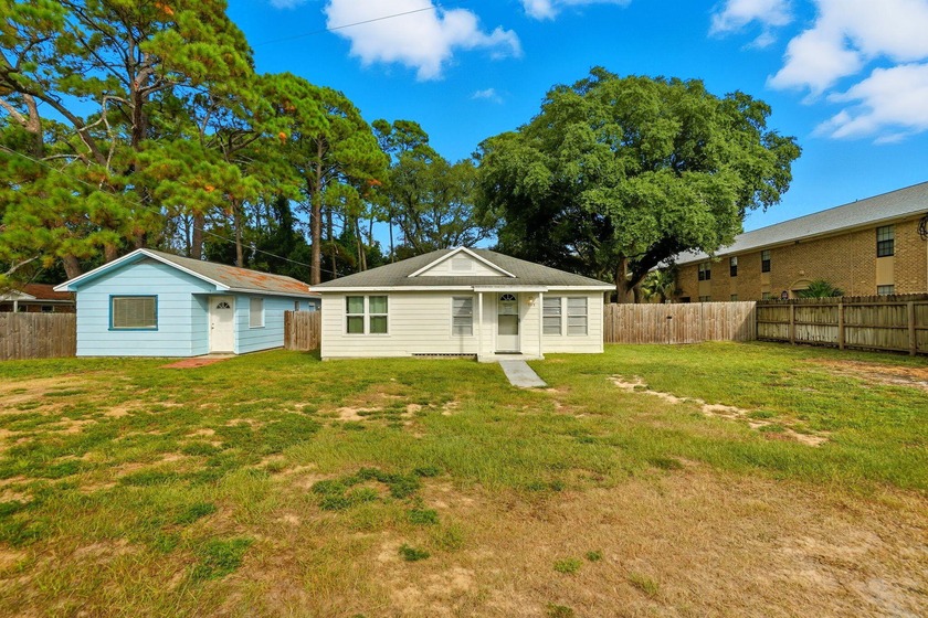 Investor's dream! Two properties on one lot in the heart of Fort - Beach Home for sale in Fort Walton Beach, Florida on Beachhouse.com